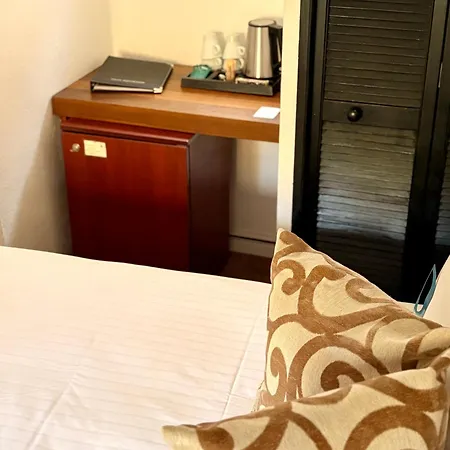 B Hotel
