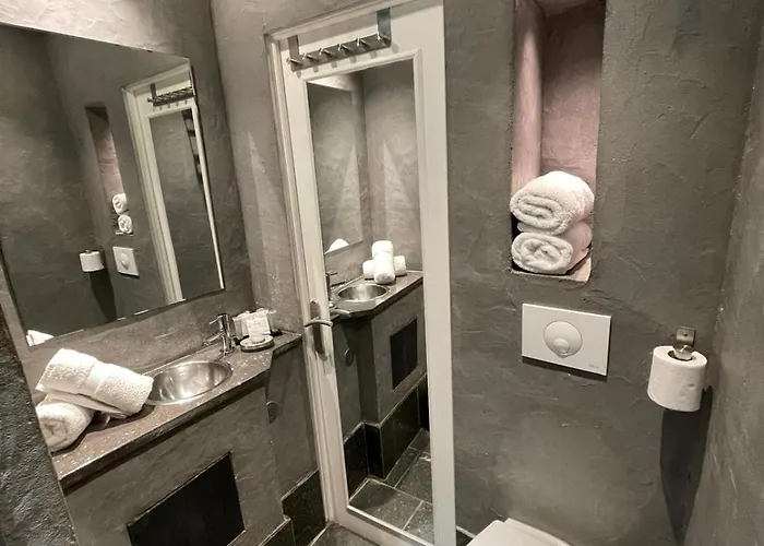 Отель B