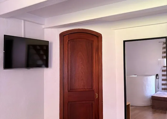 Отель B