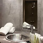 Hotel B 3*
