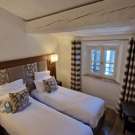 Hotel B