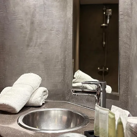 Hotel B 3*