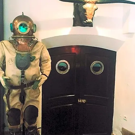 Hotel B