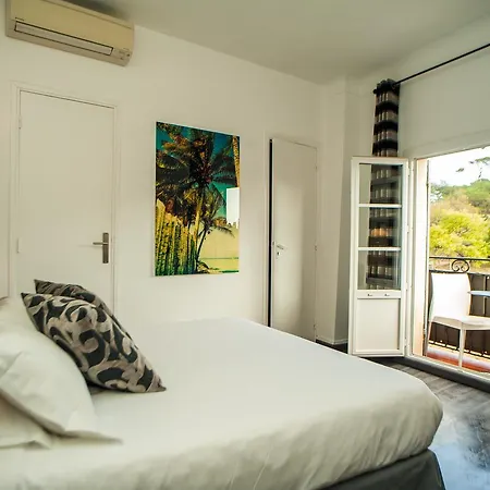 B Hotel 3*