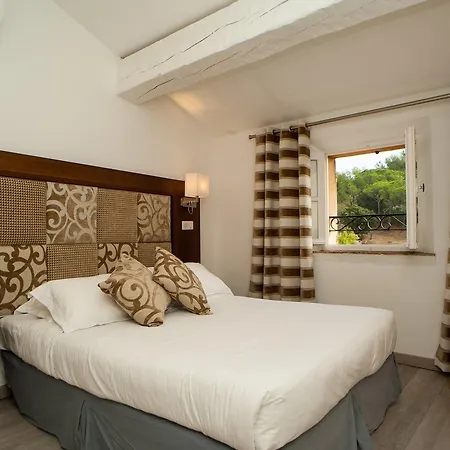 Hotel B
