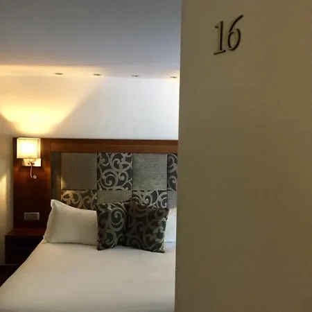 Bロッジ 3* サントロペ